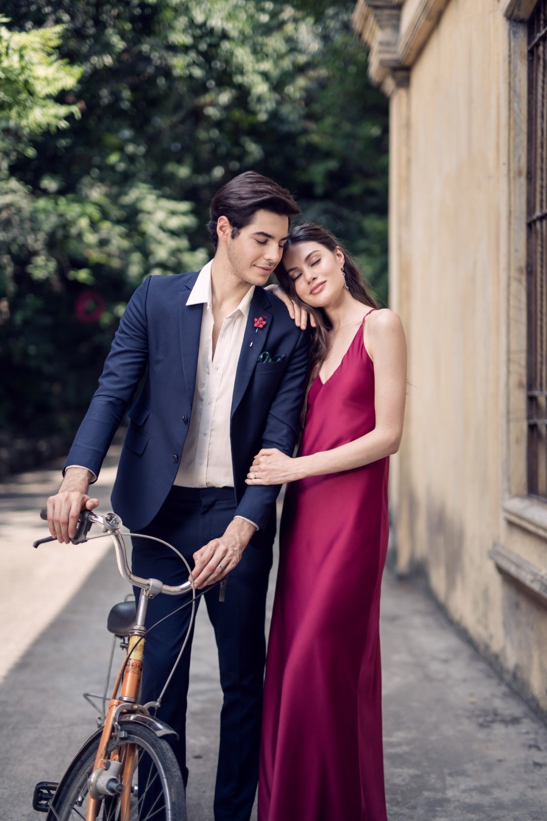 Color Theory in Bespoke Suits: A Guide to Professional Power Dressing